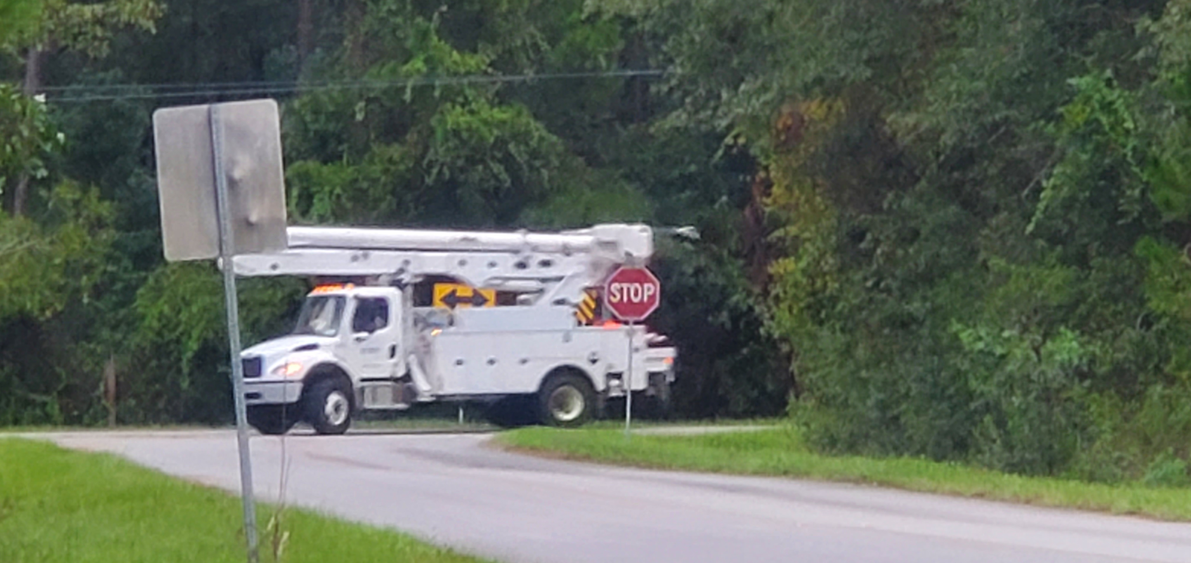 MDR truck turning from Hambrick onto Quarterman Road 2023-09-02