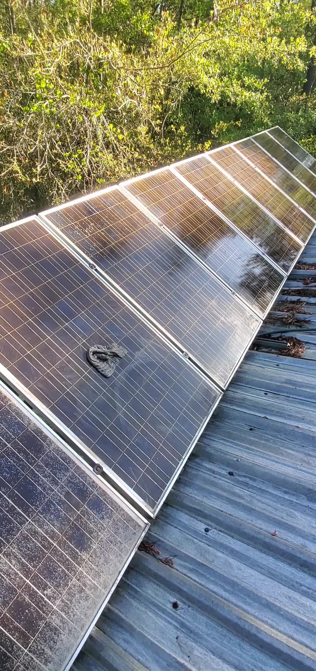 Movie: Old and new solar panels (108M)