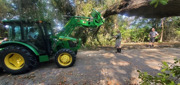 Tractor and saw, 10:41:32, 30.9959469, -83.2755319