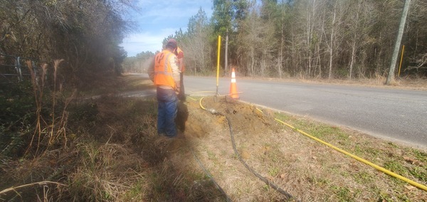 [Digging at the driveway with yellow cable 2025-02-01]